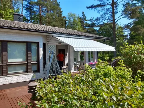 Lasitukselle aurinkosuojaa Lasitukselle aurinkosuojaa